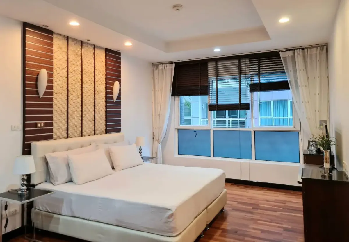 For RentCondoSukhumvit, Asoke, Thonglor : Avenue 61 Two bedroom condo for rent