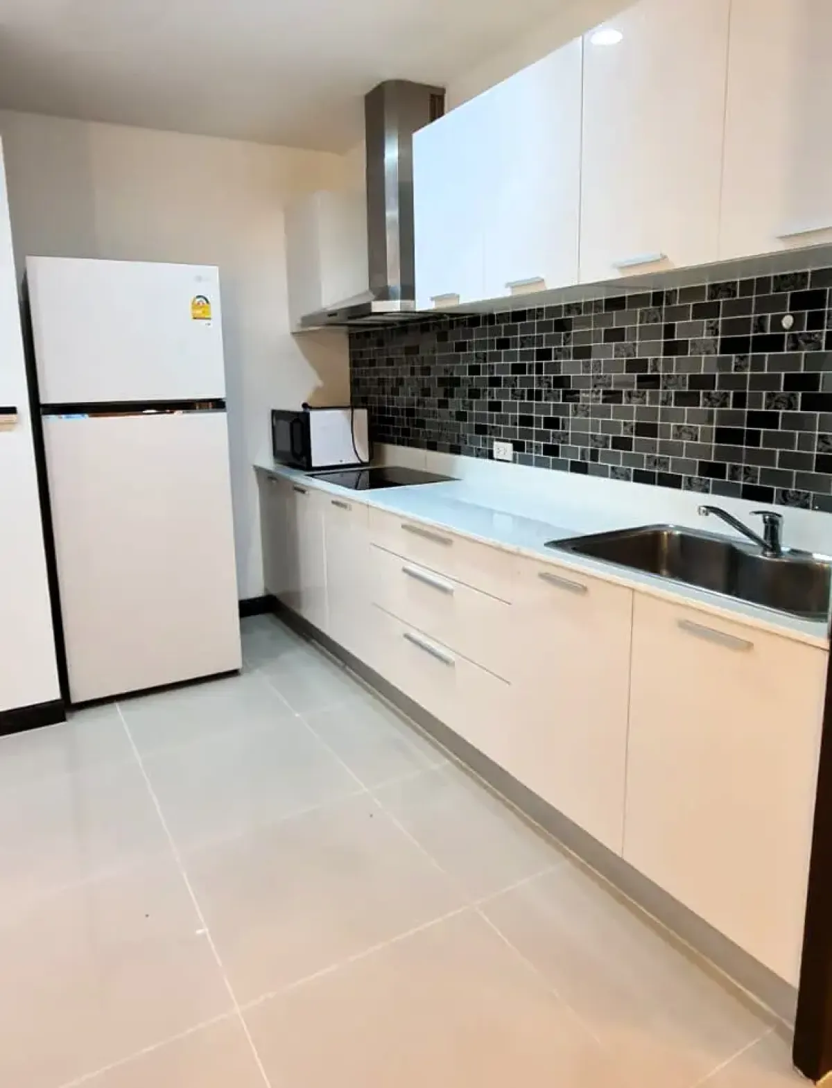 ให้เช่าคอนโดนานา : 2 bedroom condo for rent at The Prime 11