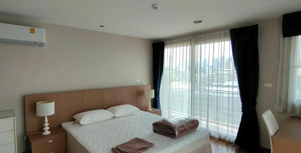 For RentCondoSukhumvit, Asoke, Thonglor : Serene Place Sukhumvit 24 Two bedroom condo for rent