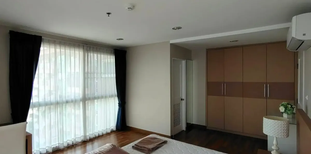 For RentCondoSukhumvit, Asoke, Thonglor : Serene Place Sukhumvit 24 Two bedroom condo for rent