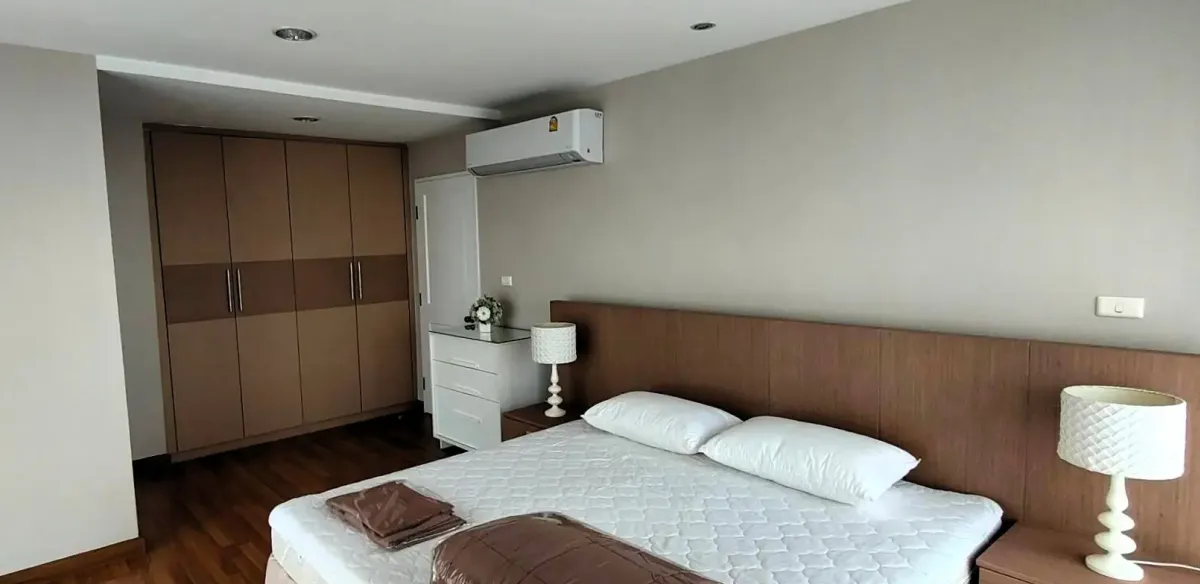 For RentCondoSukhumvit, Asoke, Thonglor : Serene Place Sukhumvit 24 Two bedroom condo for rent