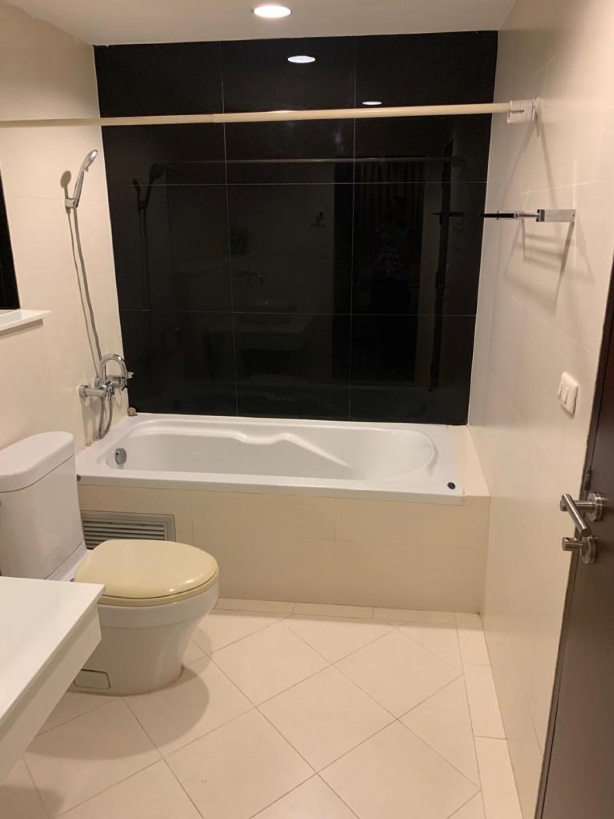 ให้เช่าคอนโดสุขุมวิท อโศก ทองหล่อ : 1 bedroom condo for rent at The Address Sukhumvit 42