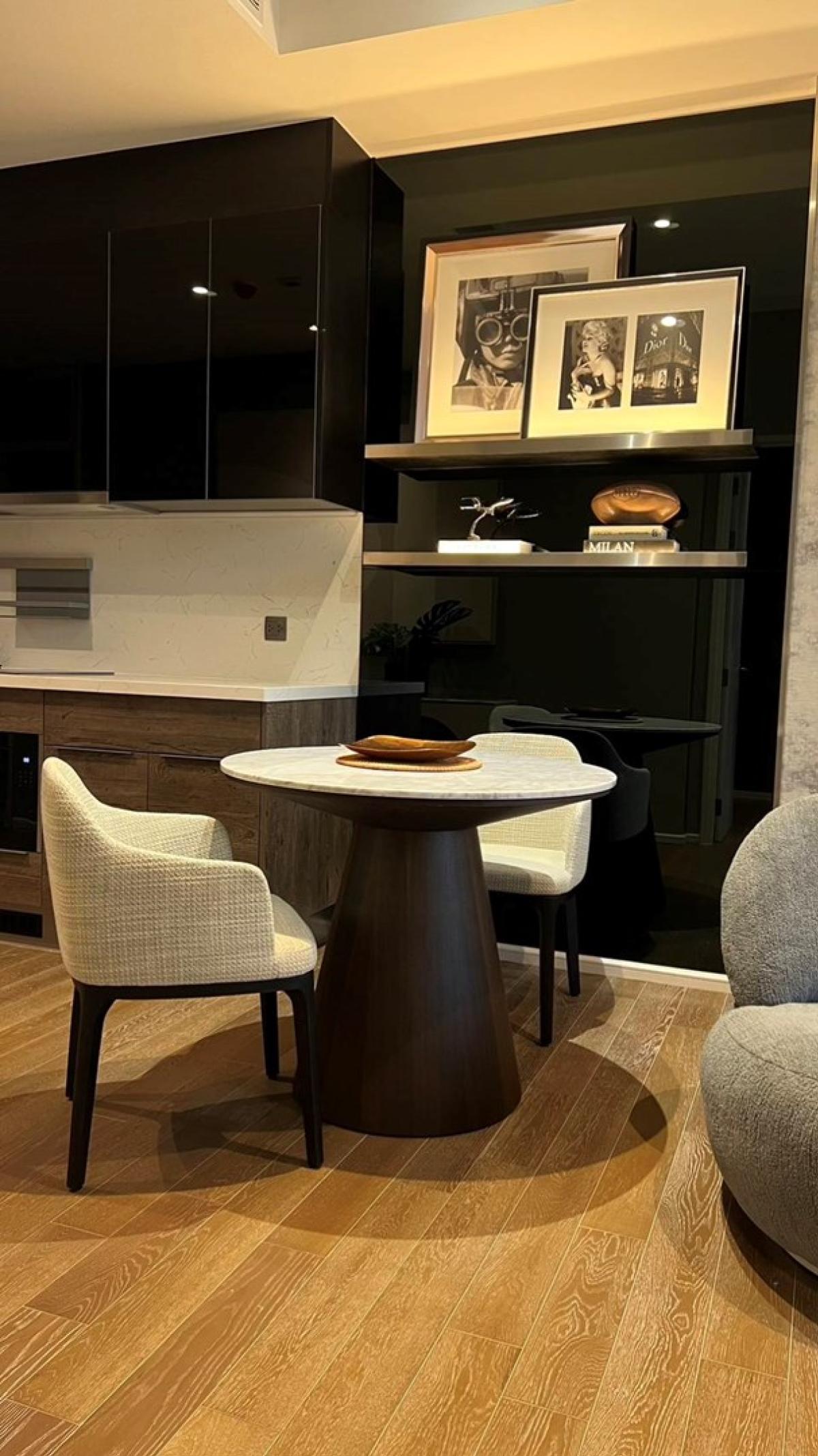 CondoWitthayu, Chidlom, Langsuan, Ploenchit : Muniq Langsuan 1 bedroom condo for rent and sale