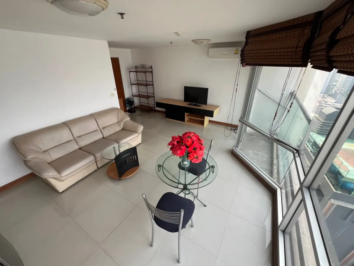 ขายคอนโดนานา : Sukhumvit Suite 1 bedroom condo for sale