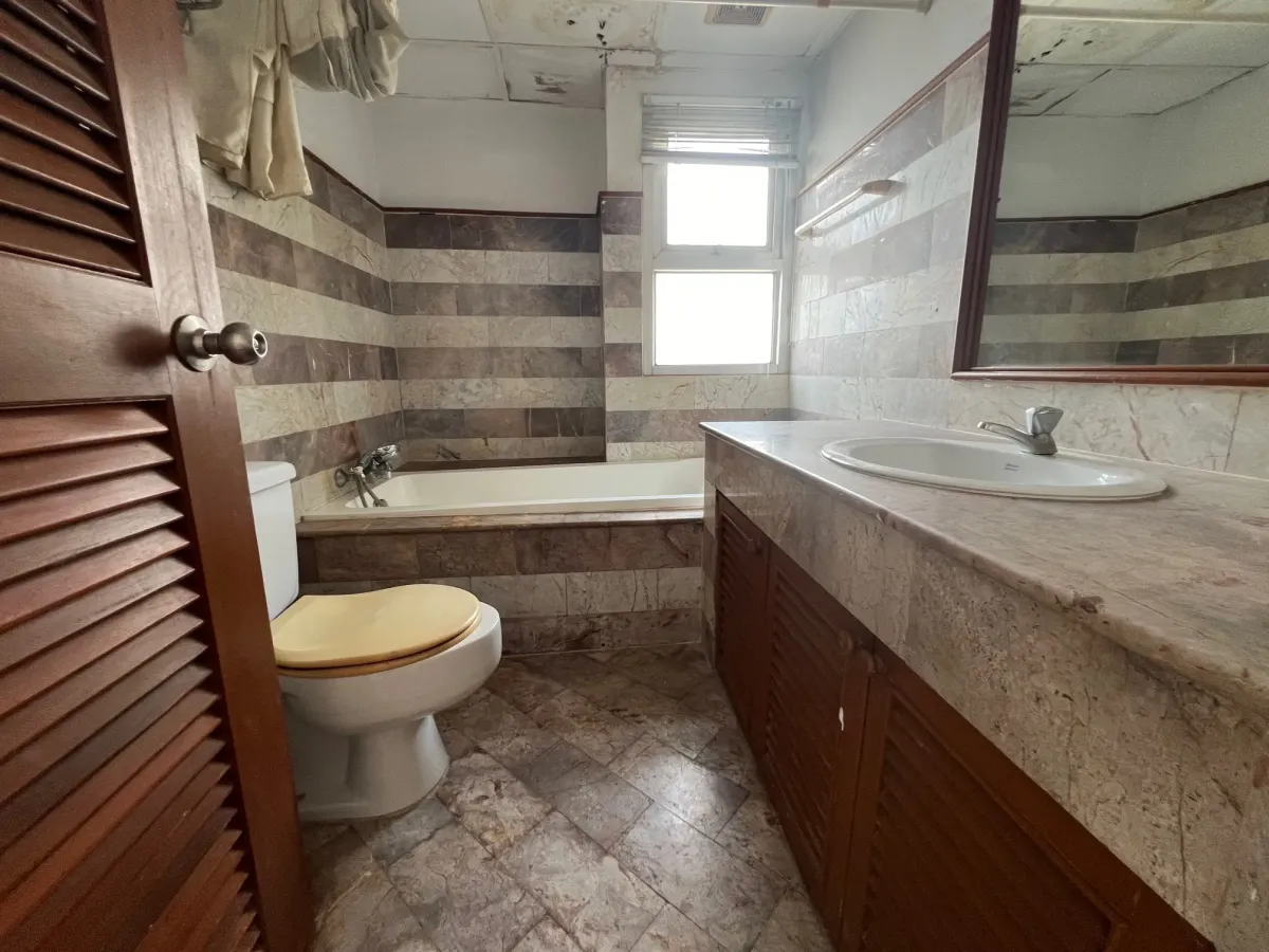 ขายคอนโดนานา : Sukhumvit Suite 1 bedroom condo for sale