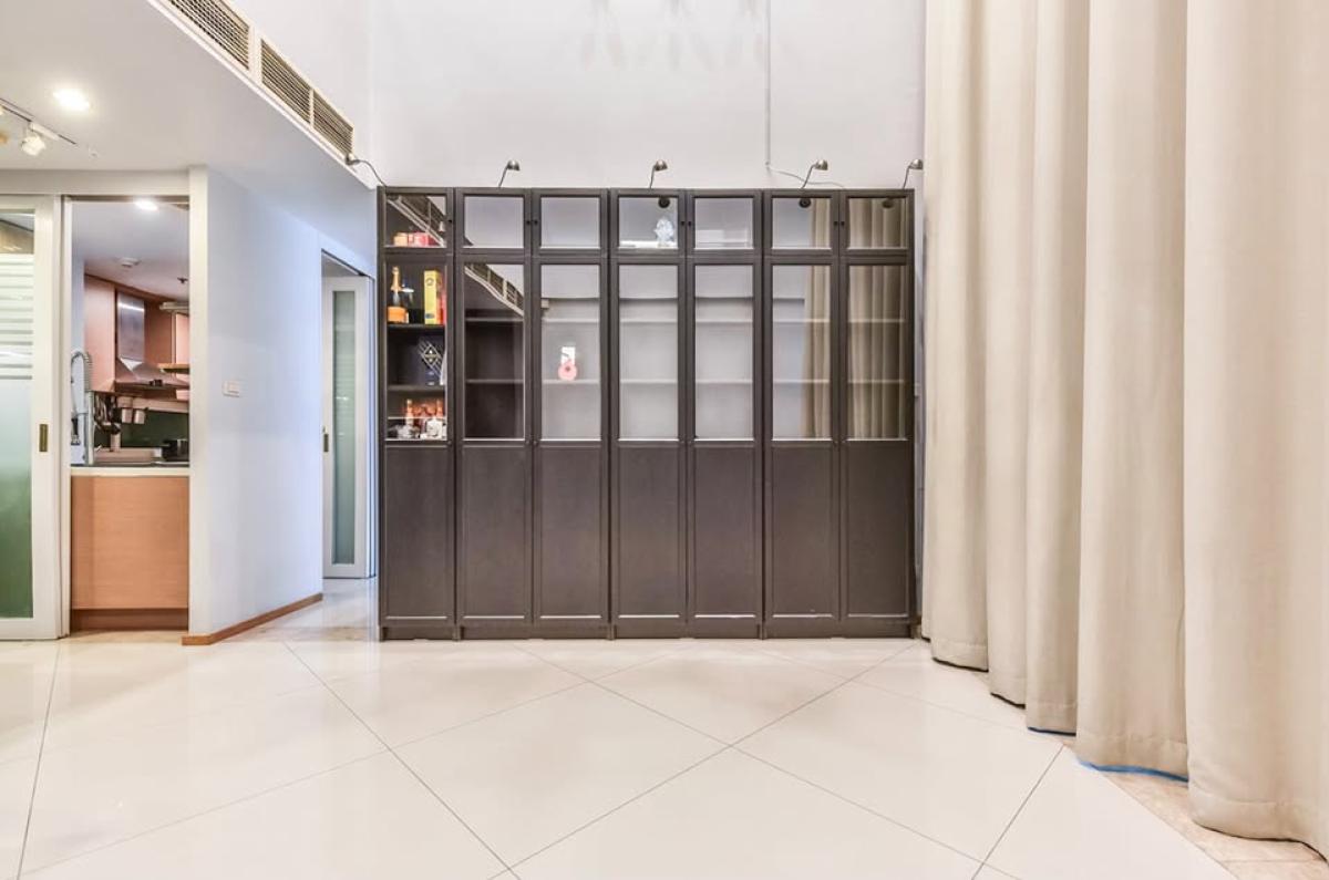 ให้เช่าคอนโดสาทร นราธิวาส : 03/04/2026, วิวใจกลางเมือง! 2 ห้องนอน The Empire Place ใกล้ BTS ช่องนนทรี 
เช่าเพียง 45,000 บาท/เดือน ขนาด 108 ตร.ม. พร้อมสิ่งอำนวยความสะดวกครบครัน! 0642748883