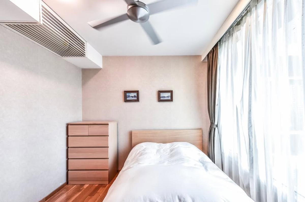 ให้เช่าคอนโดสาทร นราธิวาส : 03/04/2026, วิวใจกลางเมือง! 2 ห้องนอน The Empire Place ใกล้ BTS ช่องนนทรี 
เช่าเพียง 45,000 บาท/เดือน ขนาด 108 ตร.ม. พร้อมสิ่งอำนวยความสะดวกครบครัน! 0642748883