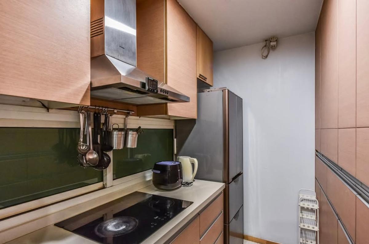 ให้เช่าคอนโดสาทร นราธิวาส : 03/04/2026, วิวใจกลางเมือง! 2 ห้องนอน The Empire Place ใกล้ BTS ช่องนนทรี 
เช่าเพียง 45,000 บาท/เดือน ขนาด 108 ตร.ม. พร้อมสิ่งอำนวยความสะดวกครบครัน! 0642748883