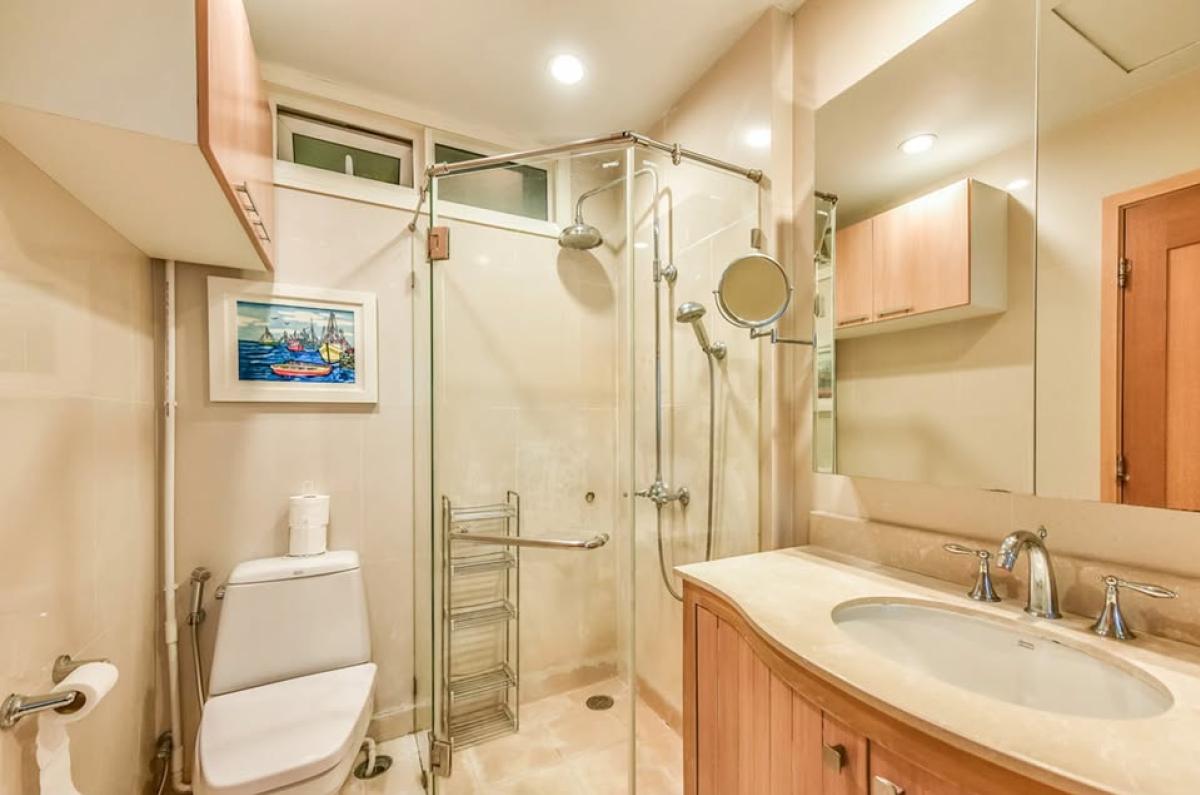 ให้เช่าคอนโดสาทร นราธิวาส : 03/04/2026, วิวใจกลางเมือง! 2 ห้องนอน The Empire Place ใกล้ BTS ช่องนนทรี 
เช่าเพียง 45,000 บาท/เดือน ขนาด 108 ตร.ม. พร้อมสิ่งอำนวยความสะดวกครบครัน! 0642748883