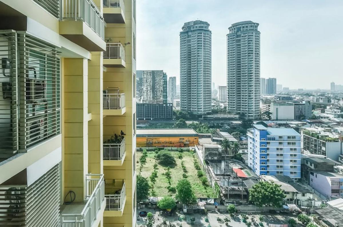 ให้เช่าคอนโดสาทร นราธิวาส : 03/04/2026, วิวใจกลางเมือง! 2 ห้องนอน The Empire Place ใกล้ BTS ช่องนนทรี 
เช่าเพียง 45,000 บาท/เดือน ขนาด 108 ตร.ม. พร้อมสิ่งอำนวยความสะดวกครบครัน! 0642748883