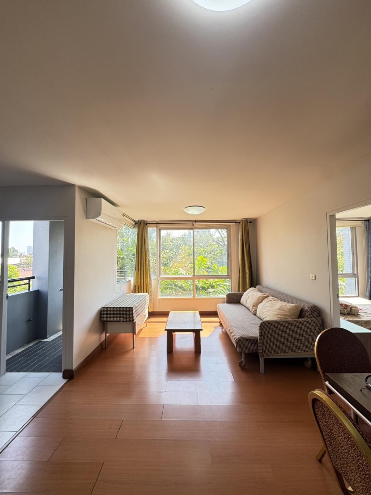 For SaleCondoSathorn, Narathiwat : 03/04/2026, Luxury condo 1 bedroom in the heart of Sathorn, close to BTS Lumpini
For sale 4.8 million THB / Rent 19,000 THB, fully equipped with facilities! 0642748883