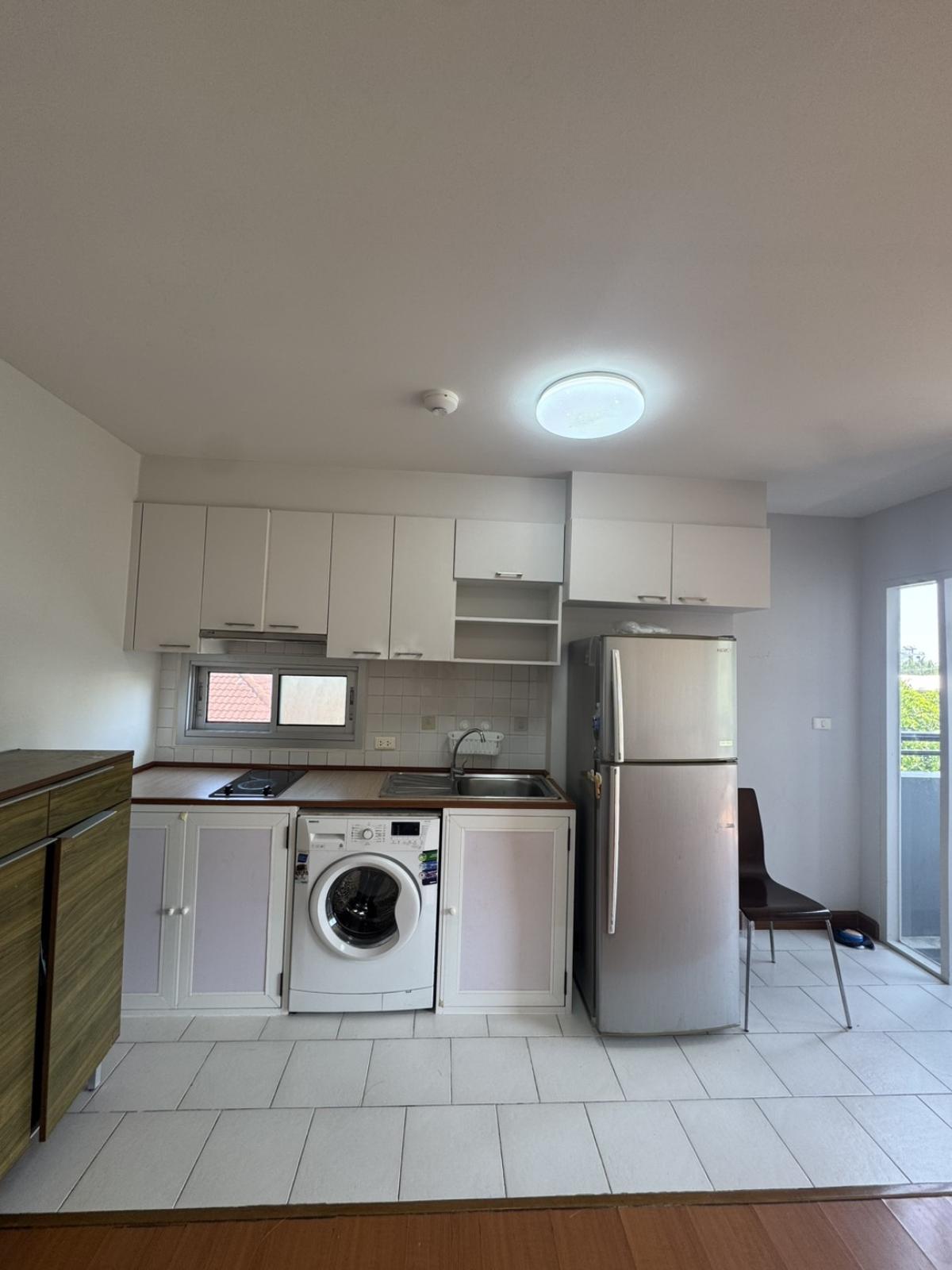 For SaleCondoSathorn, Narathiwat : 03/04/2026, Luxury condo 1 bedroom in the heart of Sathorn, close to BTS Lumpini
For sale 4.8 million THB / Rent 19,000 THB, fully equipped with facilities! 0642748883