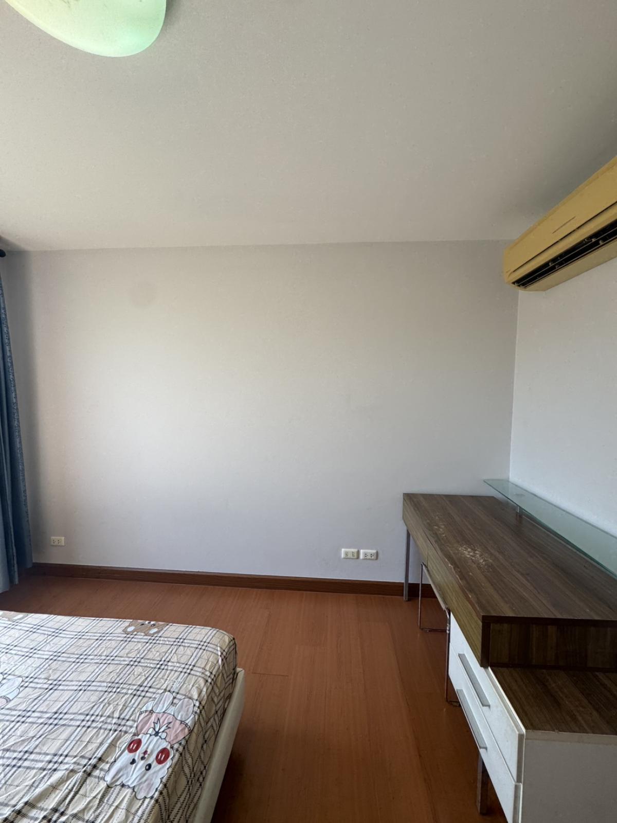 For SaleCondoSathorn, Narathiwat : 03/04/2026, Luxury condo 1 bedroom in the heart of Sathorn, close to BTS Lumpini
For sale 4.8 million THB / Rent 19,000 THB, fully equipped with facilities! 0642748883