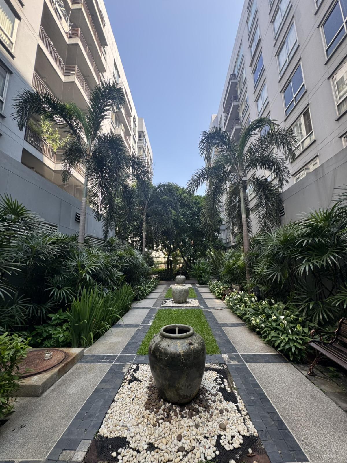 For SaleCondoSathorn, Narathiwat : 03/04/2026, Luxury condo 1 bedroom in the heart of Sathorn, close to BTS Lumpini
For sale 4.8 million THB / Rent 19,000 THB, fully equipped with facilities! 0642748883