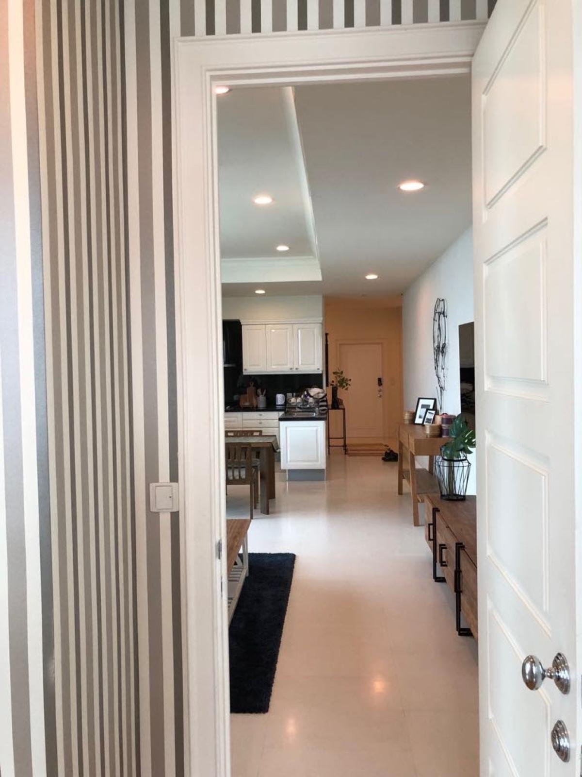 For SaleCondoSukhumvit, Asoke, Thonglor : 03/04/2026, Close to BTS Phrom Phong! Royce Private Residences 2 bedrooms 23 million
Luxury living in the city center with a swimming pool, fitness center, and English-style garden! 0642748883