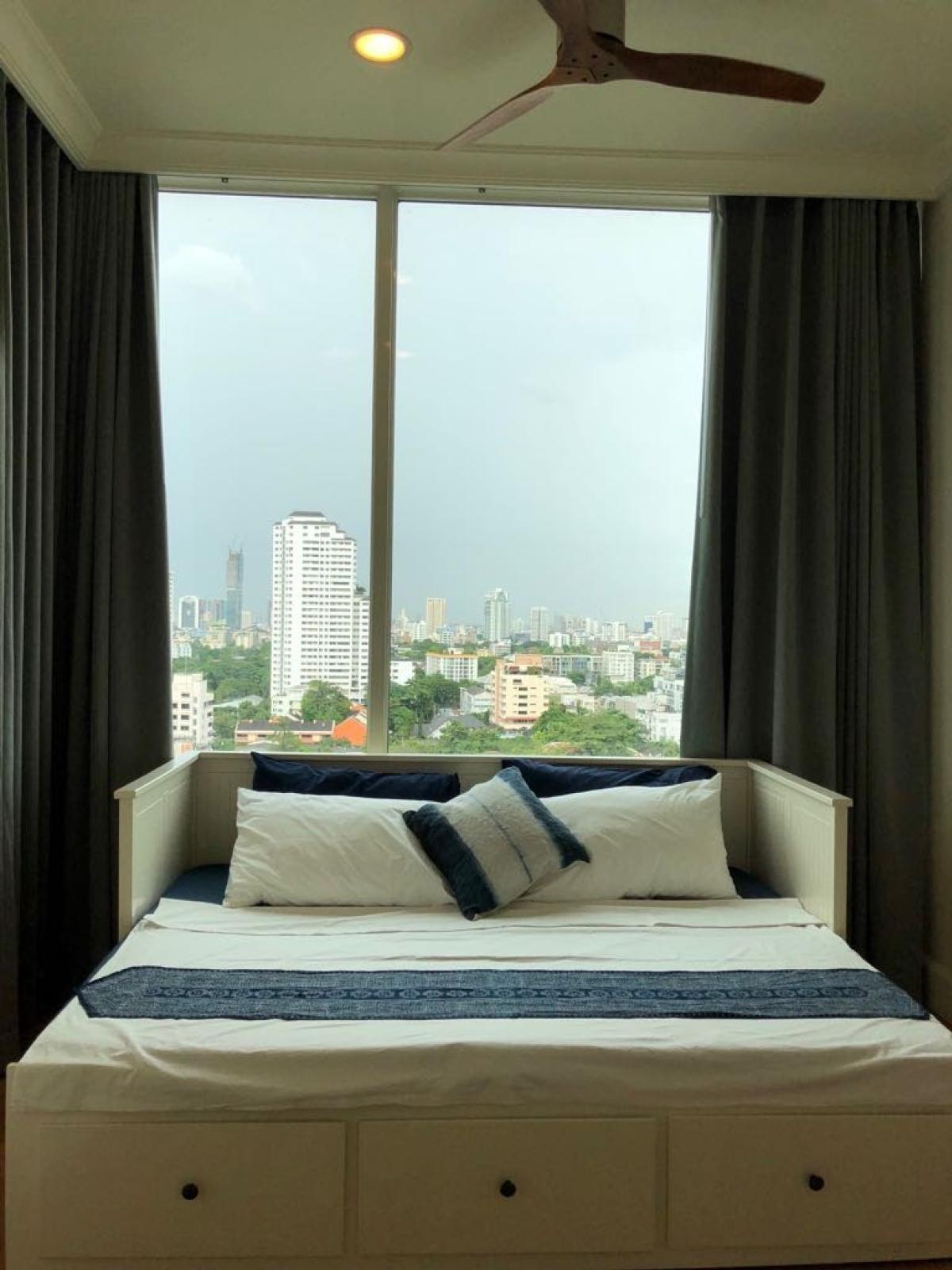 For SaleCondoSukhumvit, Asoke, Thonglor : 03/04/2026, Close to BTS Phrom Phong! Royce Private Residences 2 bedrooms 23 million
Luxury living in the city center with a swimming pool, fitness center, and English-style garden! 0642748883