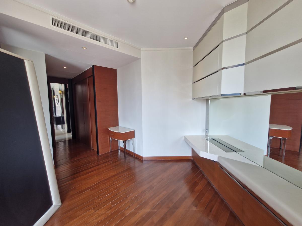 For SaleCondoSathorn, Narathiwat : 03/04/2026, The Infinity Condo 2Bed 2Bath - In the heart of Chong Nonsi, near BTS
Luxurious and ready to move in, size 102 sqm, price 22.6 million! 0642748883