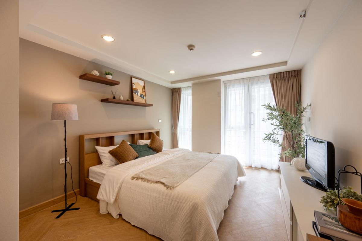 For SaleCondoSathorn, Narathiwat : 03/04/2026, Luxury condo with 3 bedrooms in the heart of Lumpini, ready to move in!
Resorta 91.56 sq.m. Special price only 6.19 million! 0642748883