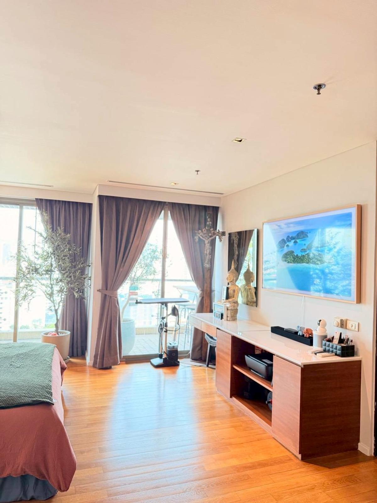 For RentCondoSukhumvit, Asoke, Thonglor : 03/04/2026, Rent a luxury condo The Lakes 2 bedrooms in the heart of Asoke!
Spacious 150 sqm. Near EmQuartier, BTS Asoke for only 90,000 THB/month. 0642748883