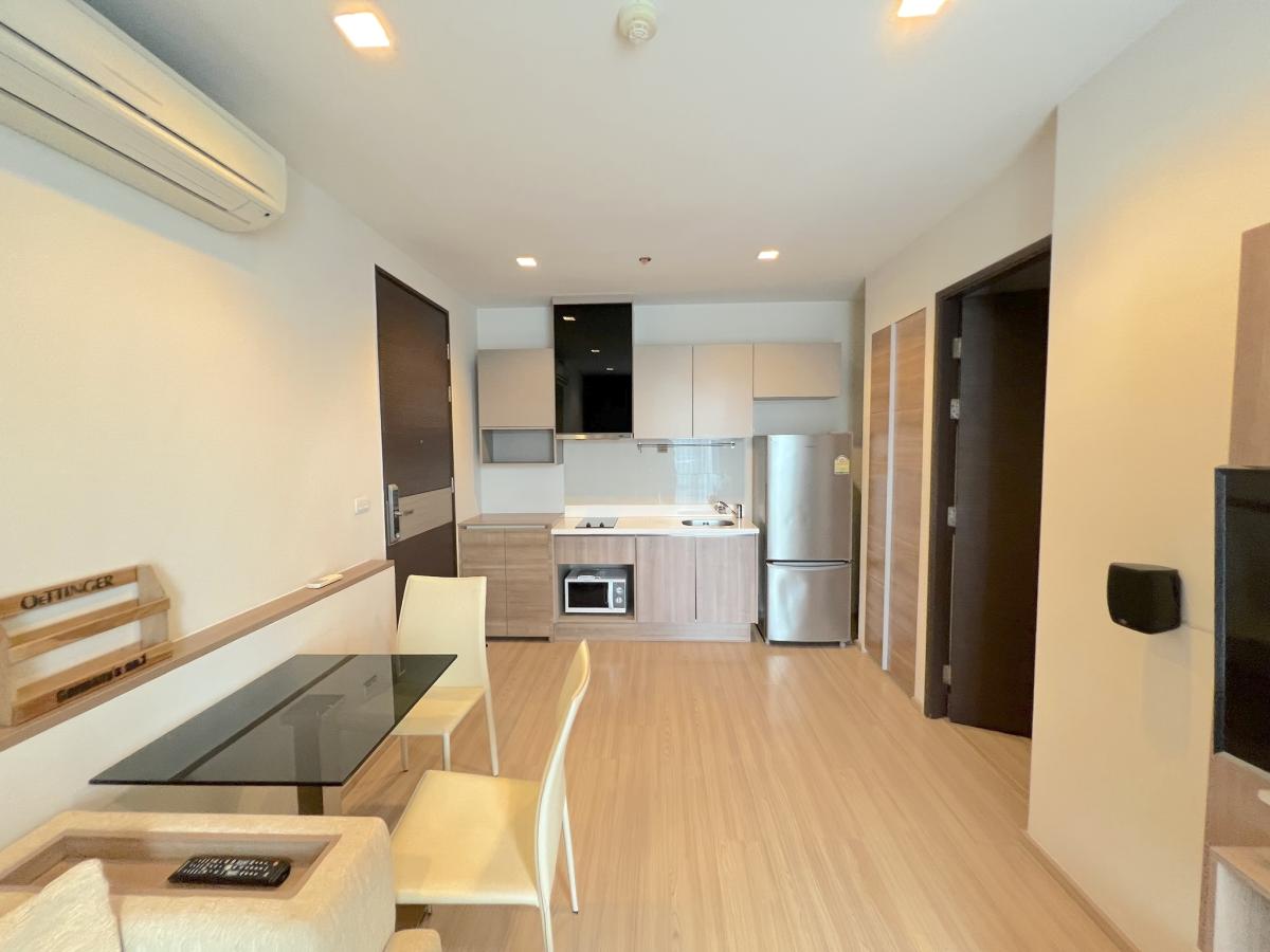 For SaleCondoSathorn, Narathiwat : 03/04/2026, Condo in the heart of Sathorn, 38 sq.m., special price 4.52 million THB, close to BTS Taksin Bridge!
Hurry to own this unit at RHYTHM Sathorn! 0642748883