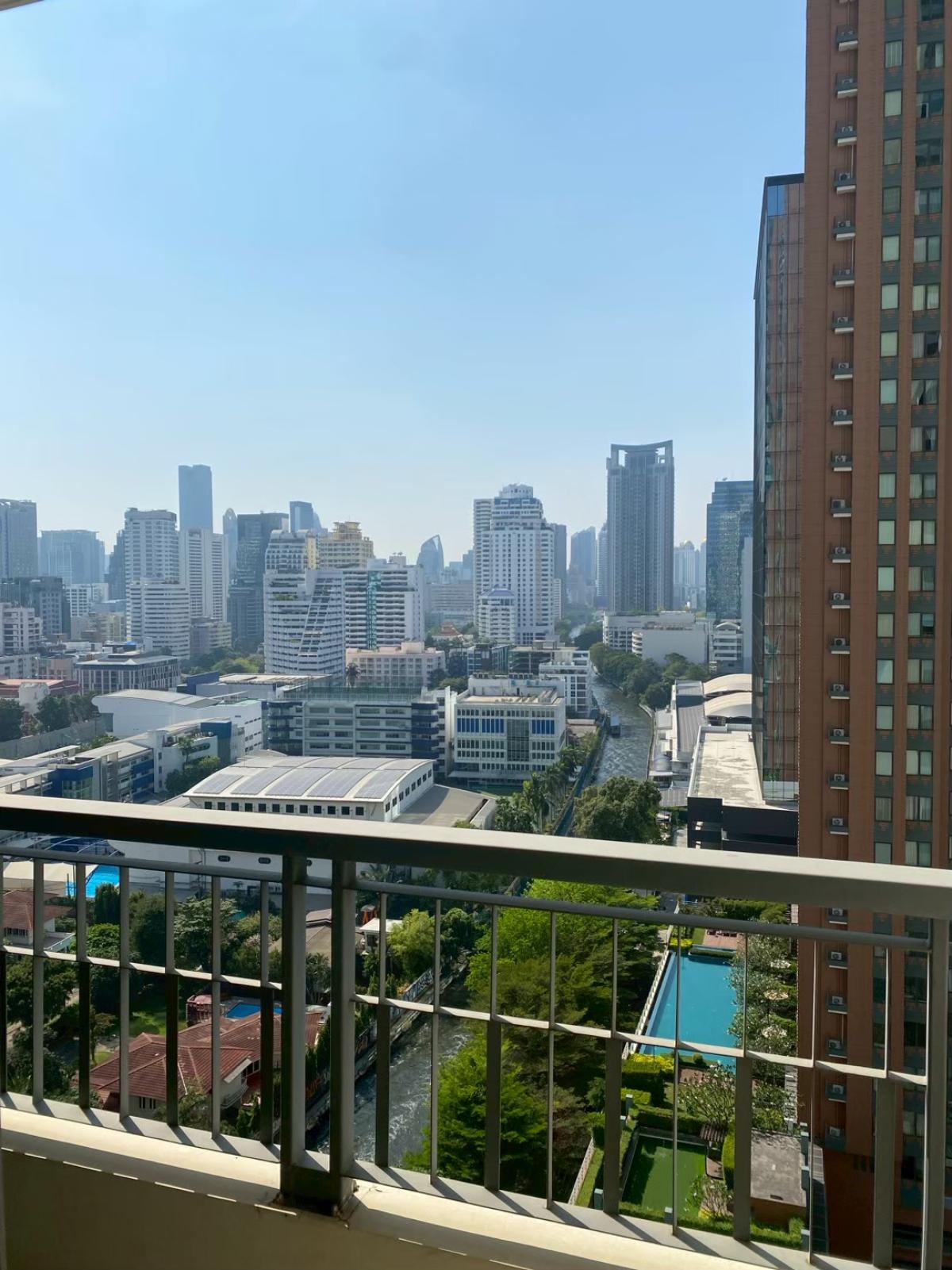 ขายคอนโดพระราม 9 เพชรบุรีตัดใหม่ RCA : 03/04/2026, รวมค่าโอนQ Asoke 1 นอน 37.88 ตร.ม. ชีวิตใกล้ BTS/MRT เพียง 5.99 ล้าน 
พร้อมสระว่ายน้ำ ฟิตเนส และความสะดวกครบครัน! 0642748883