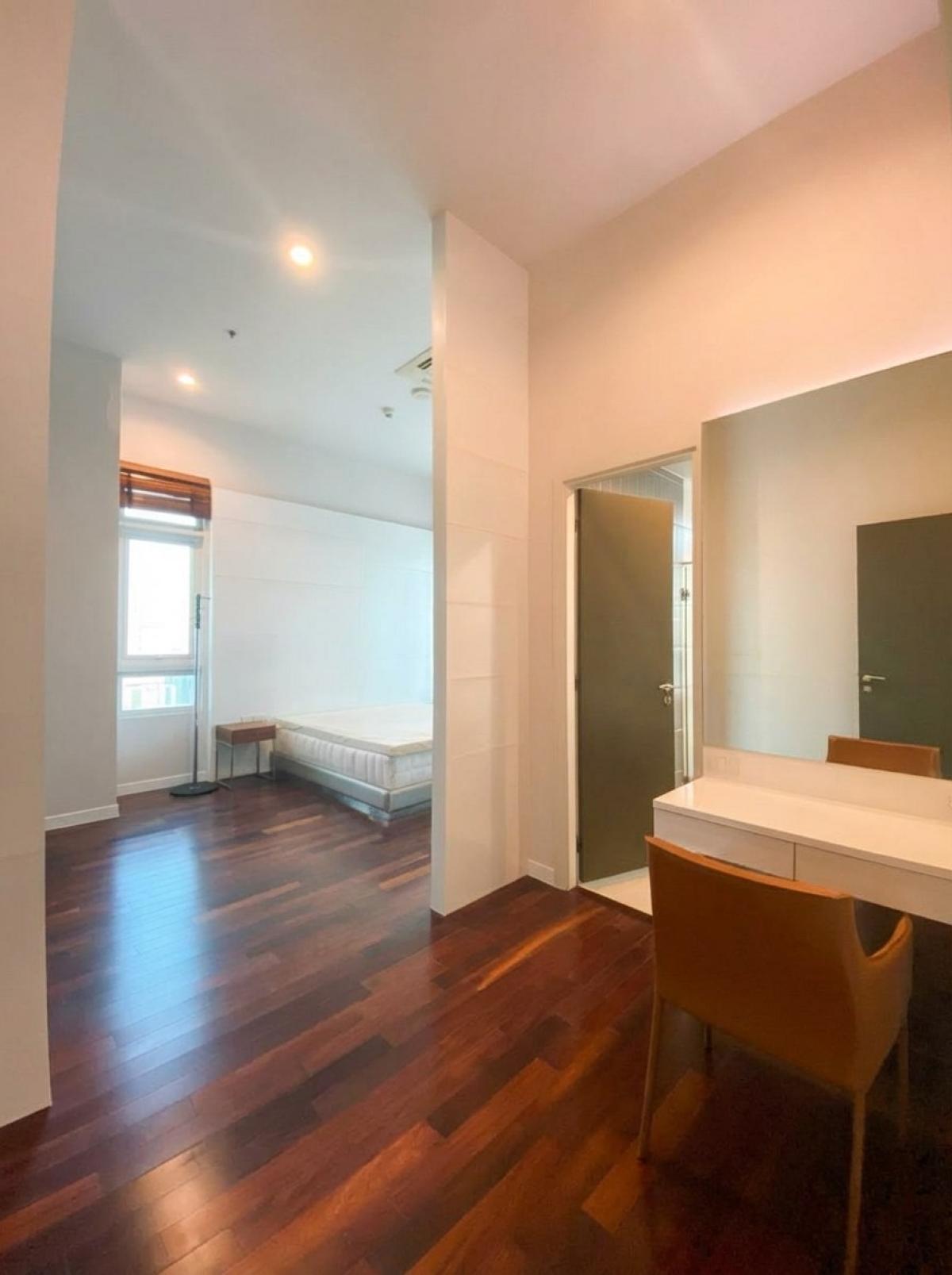 ขายคอนโดพระราม 9 เพชรบุรีตัดใหม่ RCA : 03/04/2026, หรูหรากว้างขวาง 3 ห้องนอน Circle Condominium ใจกลางเพชรบุรี 
ขาย 25.5 ล้าน หรือเช่าเพียง 85,000 บาท/เดือน พร้อมสิ่งอำนวยความสะดวกครบ! 0642748883