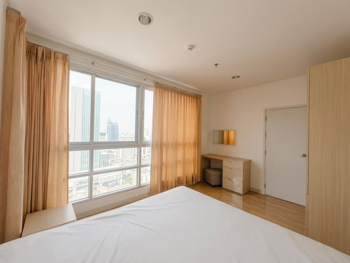 For RentCondoRatchathewi,Phayathai : 03/04/2026, Rent a 2-bedroom condo near BTS Phaya Thai for 26,000 baht
Located in the city center, close to Siam Paragon-Chulalongkorn University, with complete amenities! 0642748883