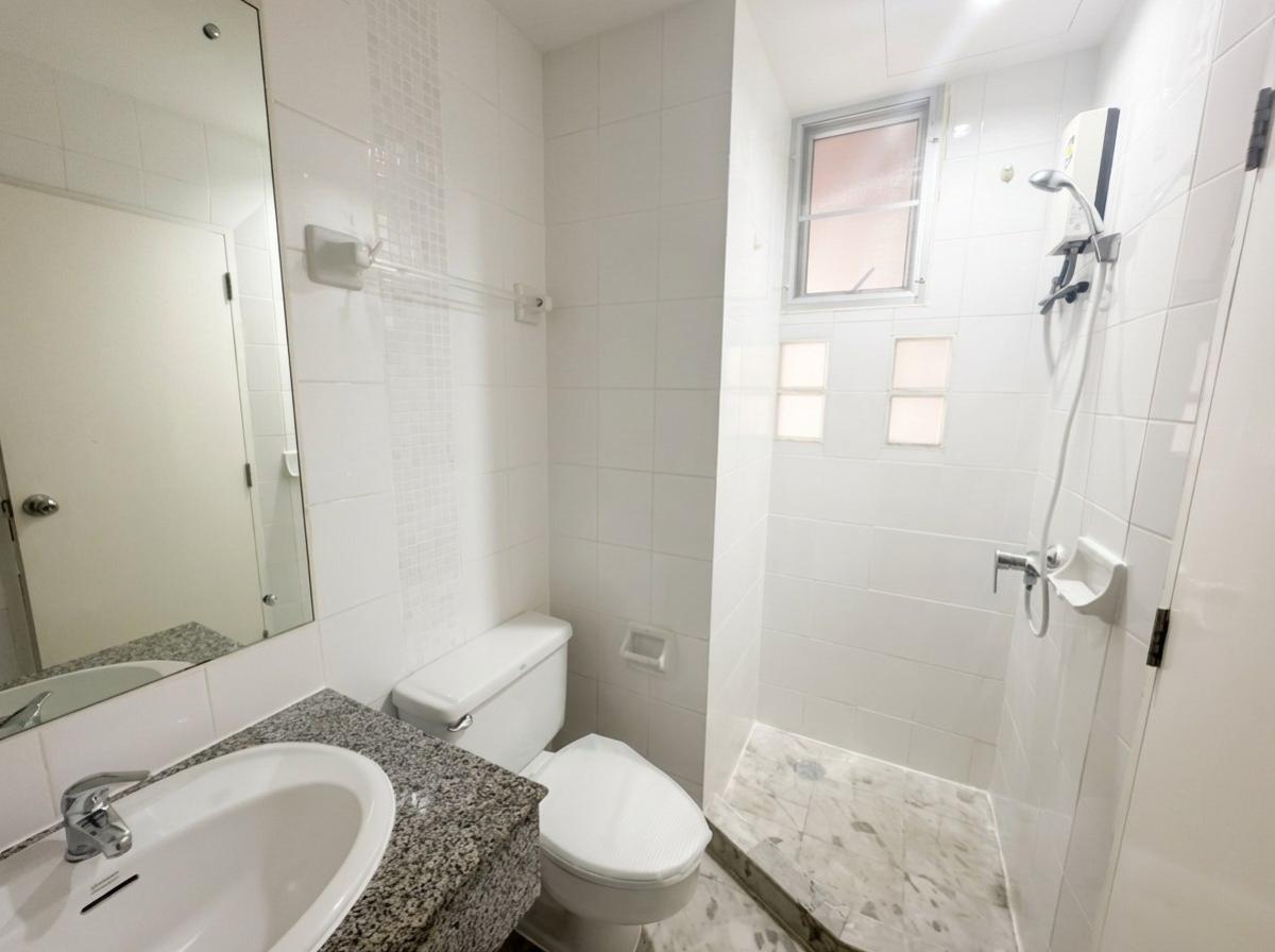 For RentCondoRatchathewi,Phayathai : 03/04/2026, Rent a 2-bedroom condo near BTS Phaya Thai for 26,000 baht
Located in the city center, close to Siam Paragon-Chulalongkorn University, with complete amenities! 0642748883