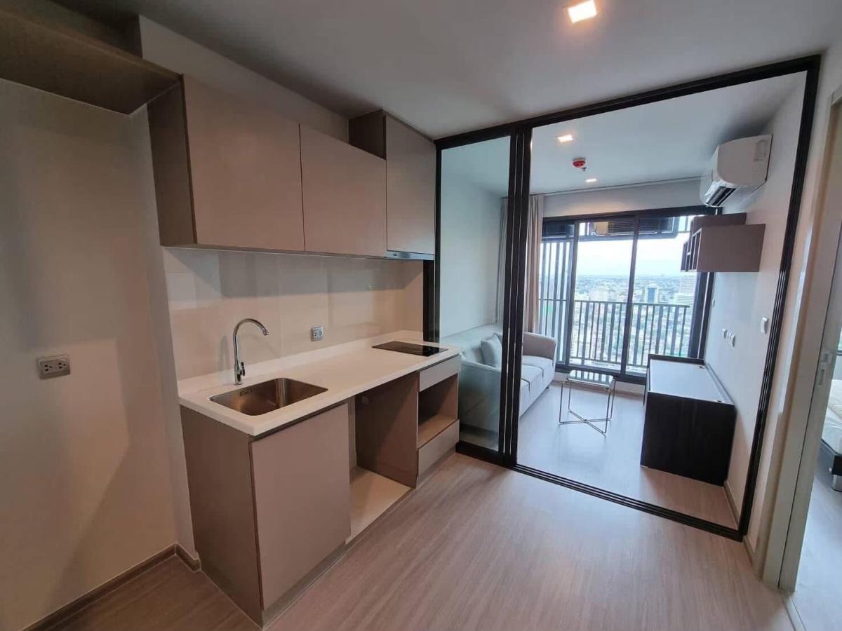For RentCondoLadprao, Central Ladprao : 03/04/2026, Rent Life Ladprao 1 bedroom 35 sq.m. near BTS/MRT starting from 18,000 Baht/month.
With a swimming pool, fitness center, and fully equipped amenities! 0642748883