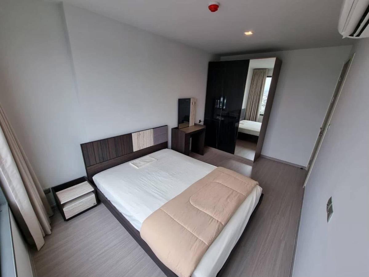 For RentCondoLadprao, Central Ladprao : 03/04/2026, Rent Life Ladprao 1 bedroom 35 sq.m. near BTS/MRT starting from 18,000 Baht/month.
With a swimming pool, fitness center, and fully equipped amenities! 0642748883