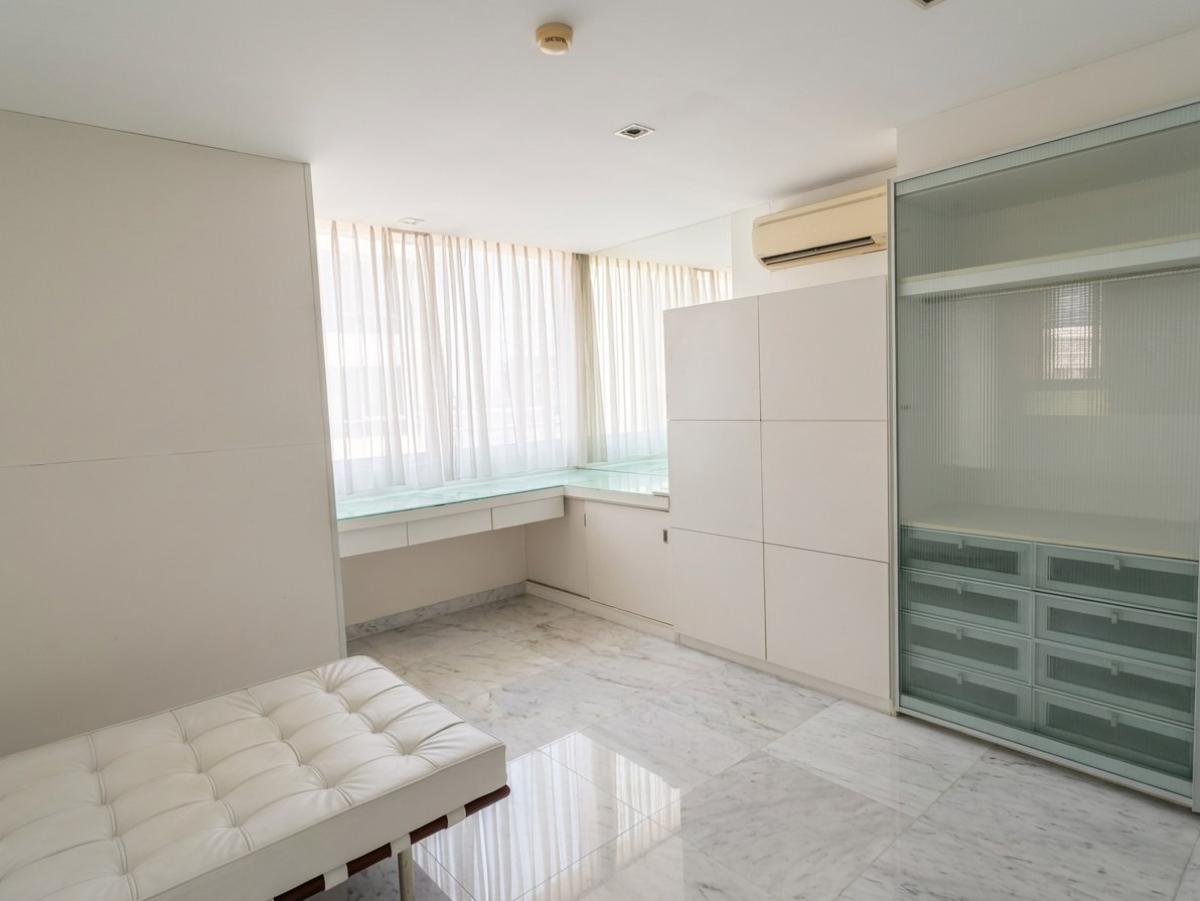 For SaleCondoWongwianyai, Charoennakor : 03/04/2026, Luxury condo 1 bedroom 81.5 sq.m. Convenient travel BTS Krung Thonburi
For sale 6.29 million / Rent 23,500 baht with complete amenities! 0642748883
