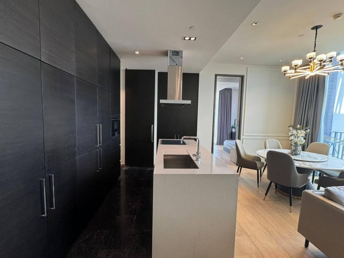 For RentCondoWitthayu, Chidlom, Langsuan, Ploenchit : 03/04/2026, Luxury 3-Bed Condo @28 Chidlom – Prime BTS Access!
127 sqm, Pool, Gym, Near Central World – Rent 155K THB! 0642748883