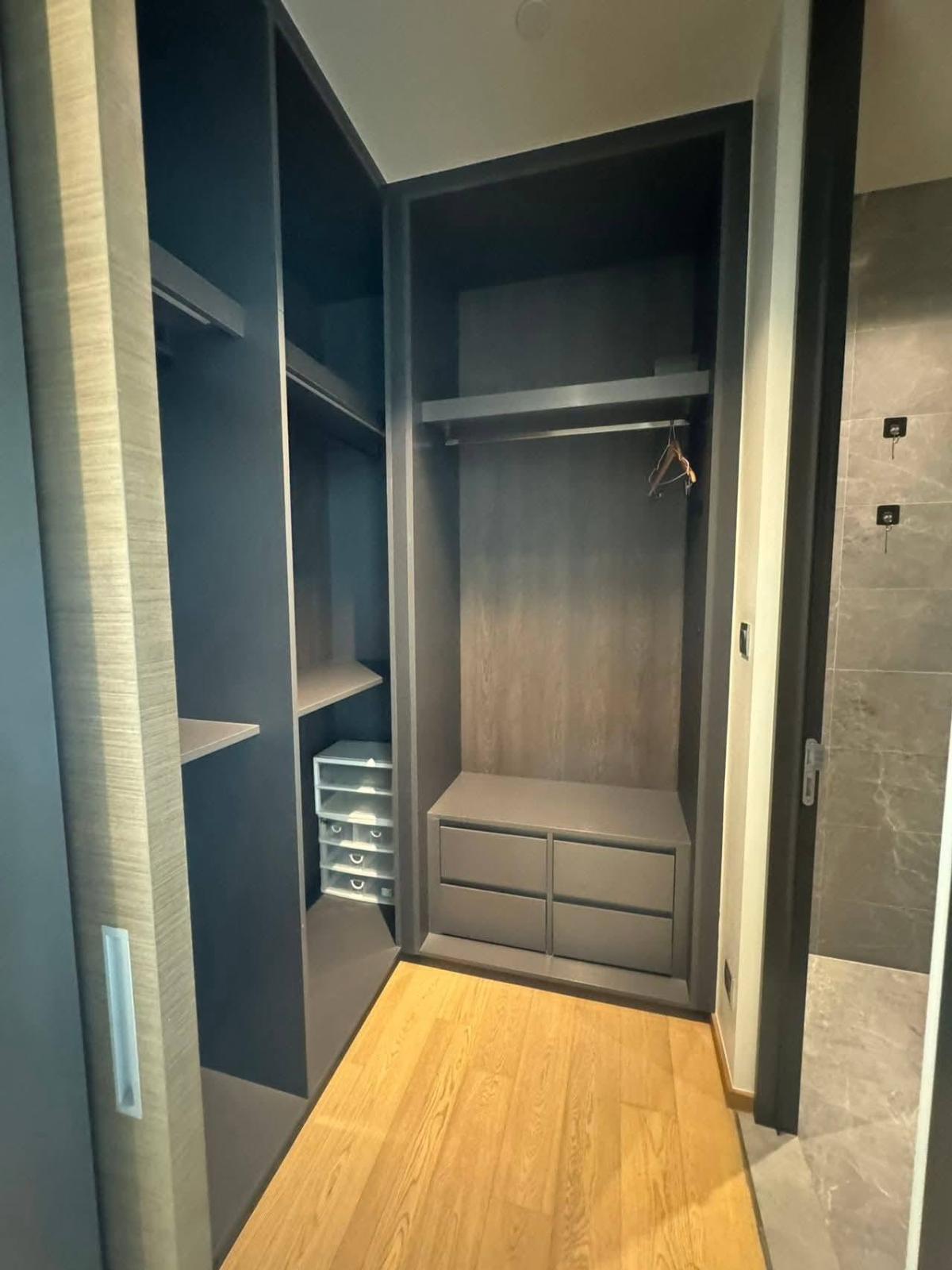 For RentCondoWitthayu, Chidlom, Langsuan, Ploenchit : 03/04/2026, Luxury 3-Bed Condo @28 Chidlom – Prime BTS Access!
127 sqm, Pool, Gym, Near Central World – Rent 155K THB! 0642748883