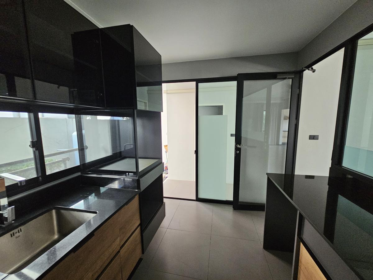 ให้เช่าทาวน์โฮมบางนา แบริ่ง ลาซาล : 03/04/2026, บ้านสวย 3 ห้องนอนใหญ่ กลางทำเลทอง บางนา กม.7 พร้อมที่ดินกว้าง 
โอกาสเป็นเจ้าของบ้านคุณภาพ สำหรับครอบครัว ลงตัวทุกการใช้ชีวิต 0642748883