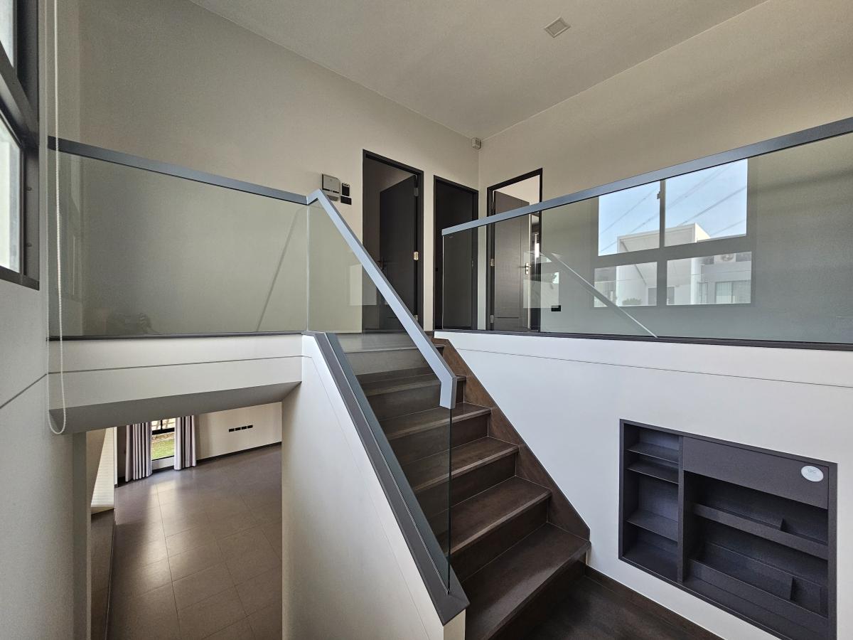 ให้เช่าทาวน์โฮมบางนา แบริ่ง ลาซาล : 03/04/2026, บ้านสวย 3 ห้องนอนใหญ่ กลางทำเลทอง บางนา กม.7 พร้อมที่ดินกว้าง 
โอกาสเป็นเจ้าของบ้านคุณภาพ สำหรับครอบครัว ลงตัวทุกการใช้ชีวิต 0642748883