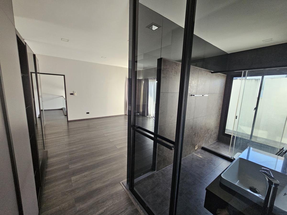 ให้เช่าทาวน์โฮมบางนา แบริ่ง ลาซาล : 03/04/2026, บ้านสวย 3 ห้องนอนใหญ่ กลางทำเลทอง บางนา กม.7 พร้อมที่ดินกว้าง 
โอกาสเป็นเจ้าของบ้านคุณภาพ สำหรับครอบครัว ลงตัวทุกการใช้ชีวิต 0642748883