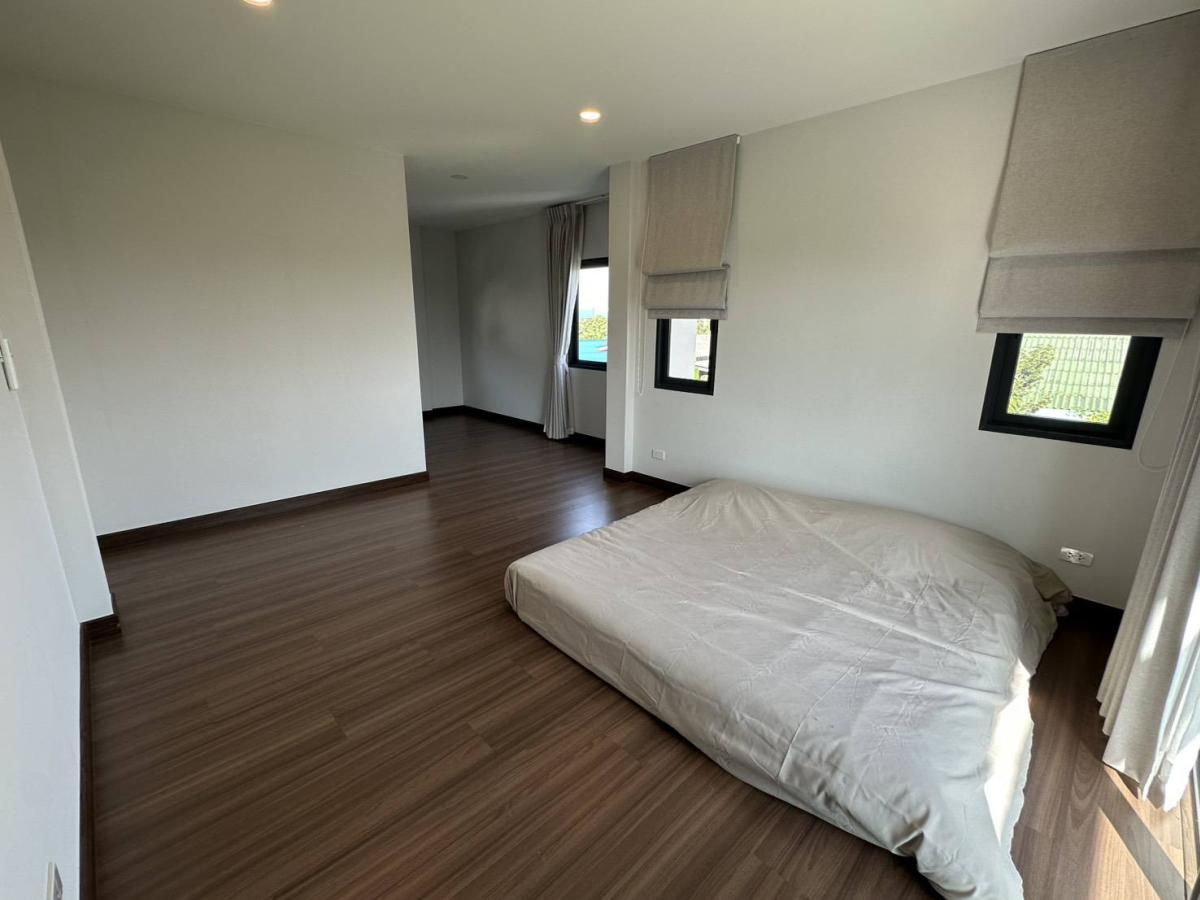 ขายบ้านพุทธมณฑล ศาลายา : 03/04/2026, บ้านเดี่ยวแปลงมุม The City บรมฯ-ทวีวัฒนา 4 ห้องนอน 
พื้นที่กว้าง ราคาพิเศษ 12.5 ล้าน ฟรีโอน พร้อมเข้าอยู่ทันที! 0642748883