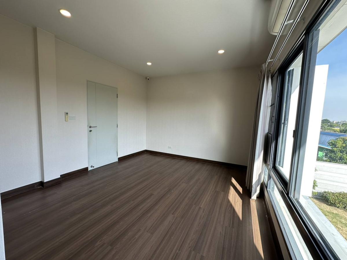 ขายบ้านพุทธมณฑล ศาลายา : 03/04/2026, บ้านเดี่ยวแปลงมุม The City บรมฯ-ทวีวัฒนา 4 ห้องนอน 
พื้นที่กว้าง ราคาพิเศษ 12.5 ล้าน ฟรีโอน พร้อมเข้าอยู่ทันที! 0642748883