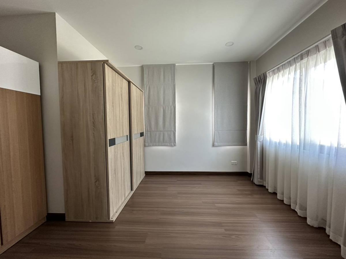 ขายบ้านพุทธมณฑล ศาลายา : 03/04/2026, บ้านเดี่ยวแปลงมุม The City บรมฯ-ทวีวัฒนา 4 ห้องนอน 
พื้นที่กว้าง ราคาพิเศษ 12.5 ล้าน ฟรีโอน พร้อมเข้าอยู่ทันที! 0642748883