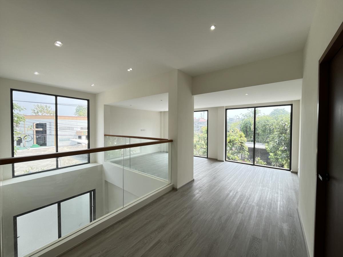 ขายบ้านอ่อนนุช อุดมสุข : 03/04/2026, บ้านเดี่ยว 4 ห้องนอน ดีไซน์มินิมอลโมเดิร์น แสงธรรมชาติทั่วบ้าน ใจกลางสุขุมวิท 71 0642748883