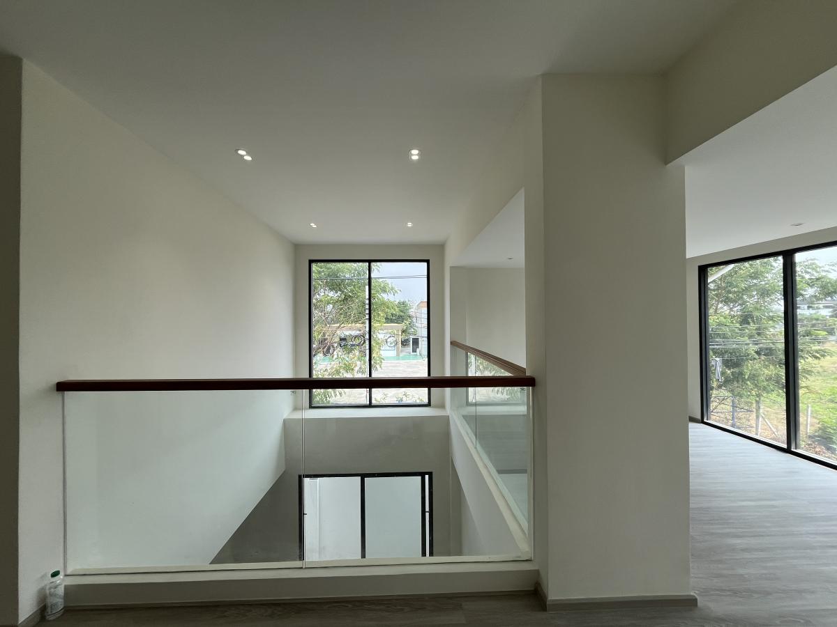 ขายบ้านอ่อนนุช อุดมสุข : 03/04/2026, บ้านเดี่ยว 4 ห้องนอน ดีไซน์มินิมอลโมเดิร์น แสงธรรมชาติทั่วบ้าน ใจกลางสุขุมวิท 71 0642748883