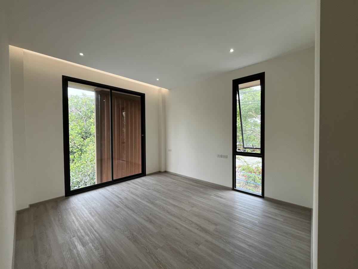 ขายบ้านอ่อนนุช อุดมสุข : 03/04/2026, บ้านเดี่ยว 4 ห้องนอน ดีไซน์มินิมอลโมเดิร์น แสงธรรมชาติทั่วบ้าน ใจกลางสุขุมวิท 71 0642748883