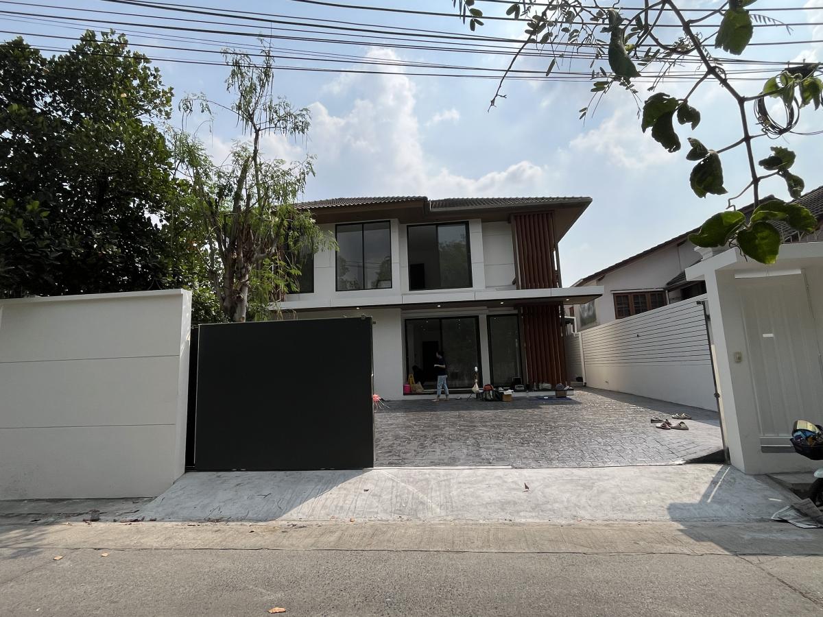 ขายบ้านอ่อนนุช อุดมสุข : 03/04/2026, บ้านเดี่ยว 4 ห้องนอน ดีไซน์มินิมอลโมเดิร์น แสงธรรมชาติทั่วบ้าน ใจกลางสุขุมวิท 71 0642748883