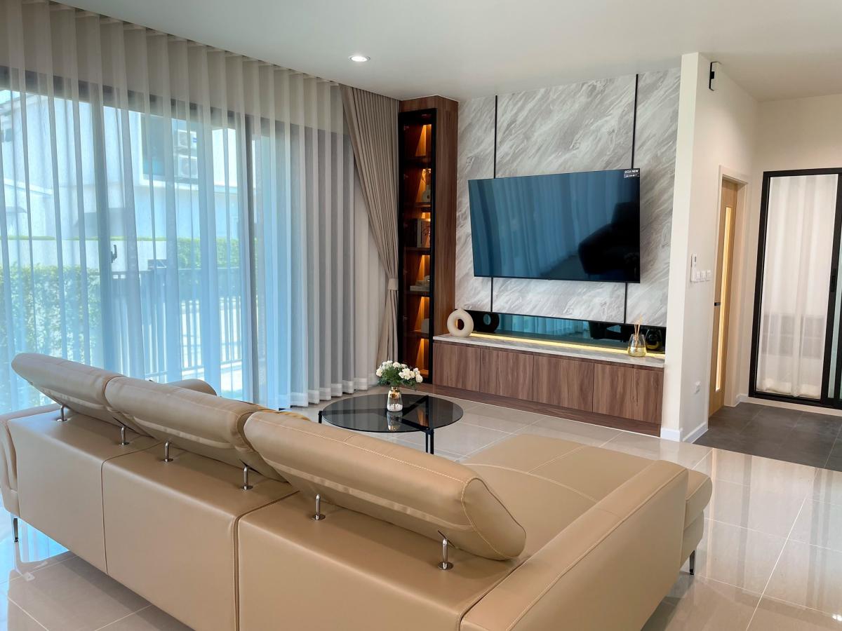 For RentHouseSamut Prakan,Samrong : 24/03/2026, Single house for rent, 4 bedrooms, fully furnished, near Mega Bangna. 
Pimnara Srinakarin-Bangna, good location, free furniture, ready to move in 0642748883