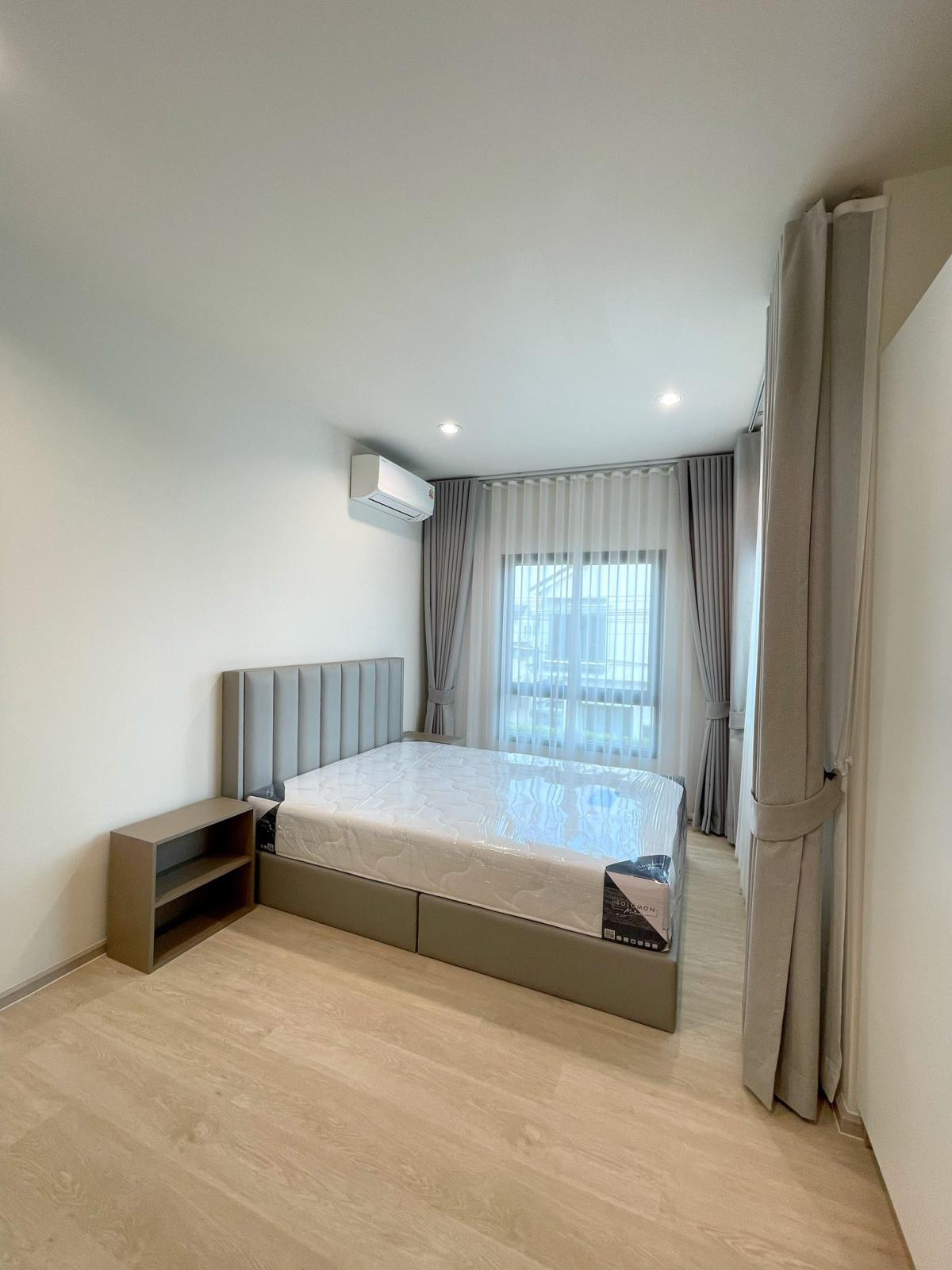 For RentHouseSamut Prakan,Samrong : 24/03/2026, Single house for rent, 4 bedrooms, fully furnished, near Mega Bangna. 
Pimnara Srinakarin-Bangna, good location, free furniture, ready to move in 0642748883