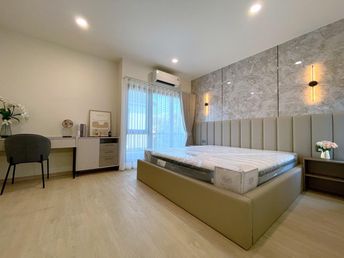 For RentHouseSamut Prakan,Samrong : 24/03/2026, Single house for rent, 4 bedrooms, fully furnished, near Mega Bangna. 
Pimnara Srinakarin-Bangna, good location, free furniture, ready to move in 0642748883