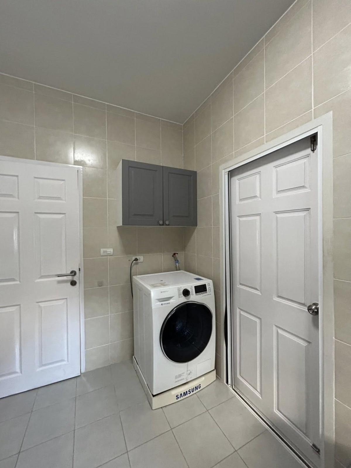 For RentHouseNawamin, Ramindra : 24/03/2026, Single house Burasiri Panyaintra Ramintra, 3 bedrooms, fully furnished. 
Rent 55,000 baht/month, European atmosphere, safe, swimming pool, complete fitness center 0642748883