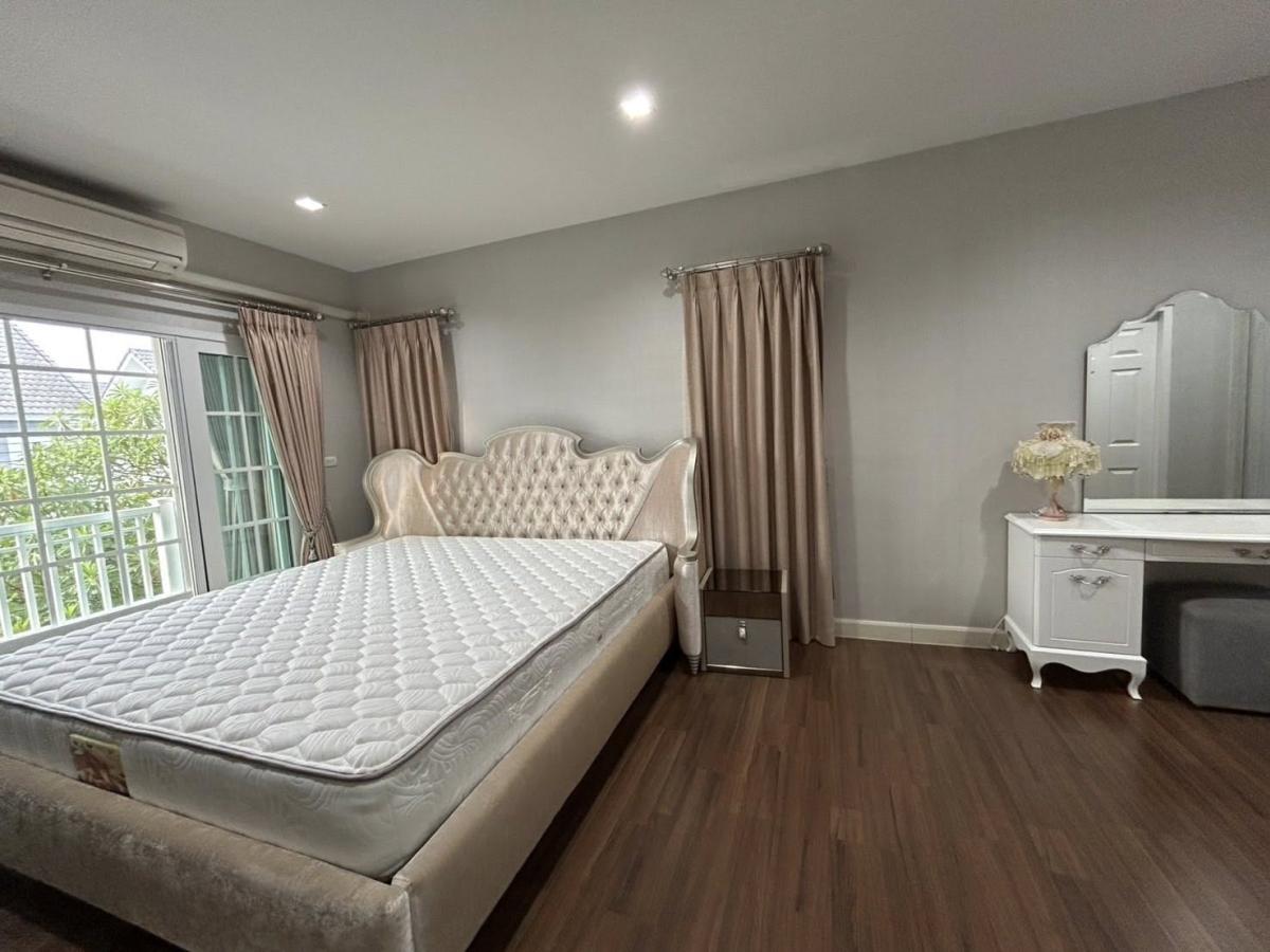 For RentHouseNawamin, Ramindra : 24/03/2026, Single house Burasiri Panyaintra Ramintra, 3 bedrooms, fully furnished. 
Rent 55,000 baht/month, European atmosphere, safe, swimming pool, complete fitness center 0642748883