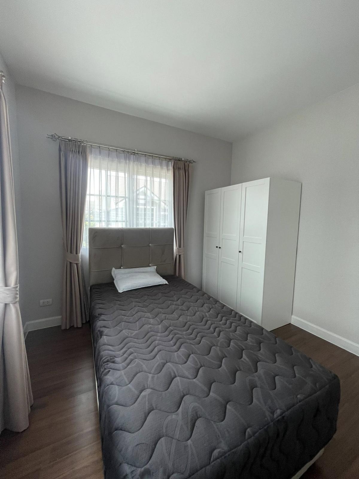 For RentHouseNawamin, Ramindra : 24/03/2026, Single house Burasiri Panyaintra Ramintra, 3 bedrooms, fully furnished. 
Rent 55,000 baht/month, European atmosphere, safe, swimming pool, complete fitness center 0642748883