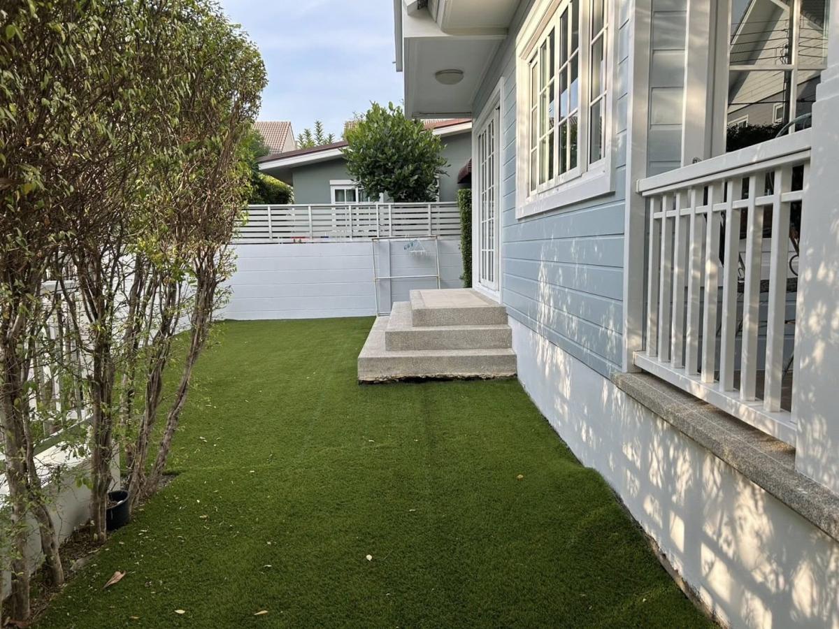 For RentHouseNawamin, Ramindra : 24/03/2026, Single house Burasiri Panyaintra Ramintra, 3 bedrooms, fully furnished. 
Rent 55,000 baht/month, European atmosphere, safe, swimming pool, complete fitness center 0642748883